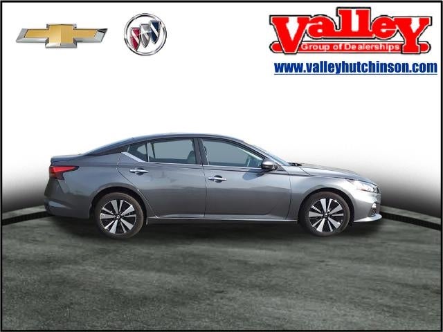 Used 2022 Nissan Altima SV with VIN 1N4BL4DW3NN384507 for sale in Hutchinson, Minnesota